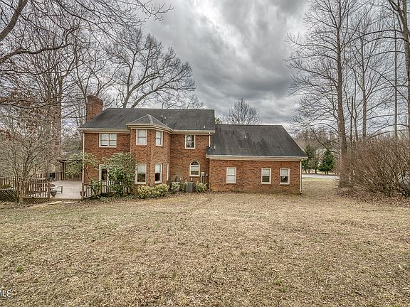 3rd image of 2529 Beechwood Dr