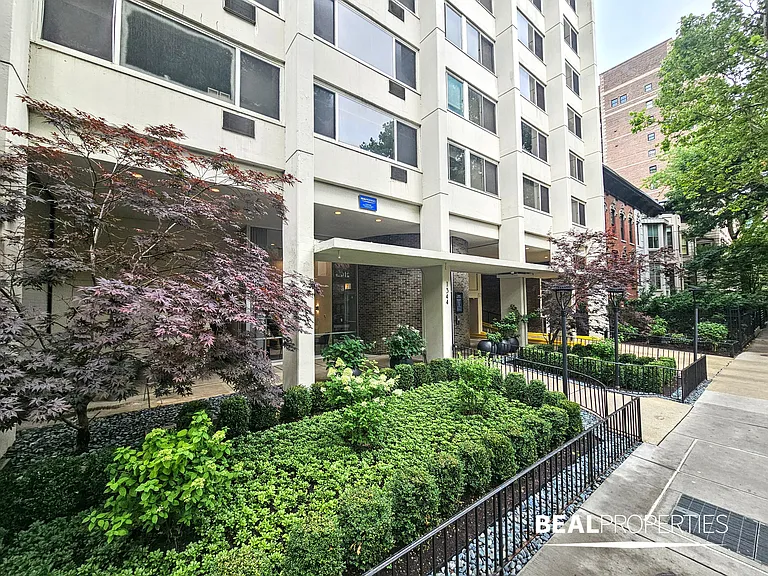 1344 N Dearborn — Photo 12