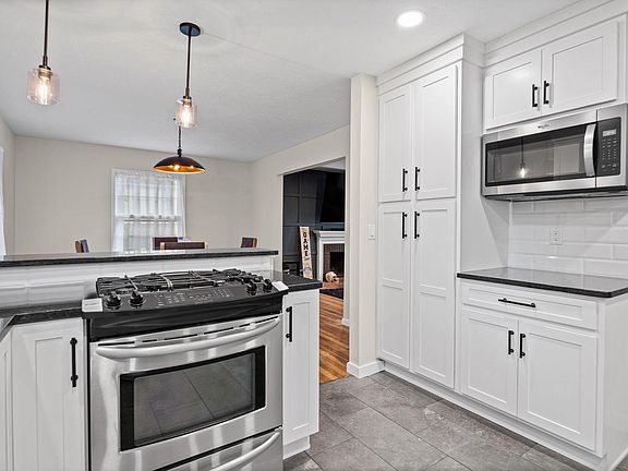 5th image of 204 Chippewa St