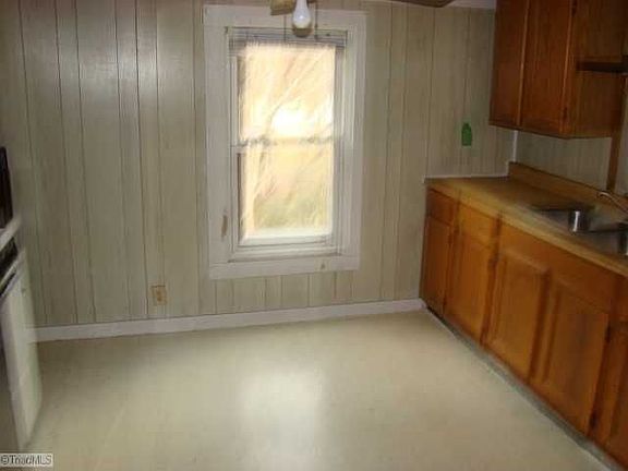 3rd image of 1620 Glenside Dr