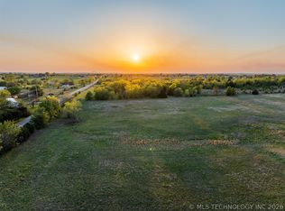 6 N Memorial Dr, Owasso, OK 74055