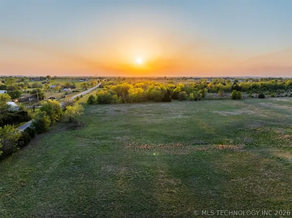6 N Memorial Dr, Owasso, OK 74055