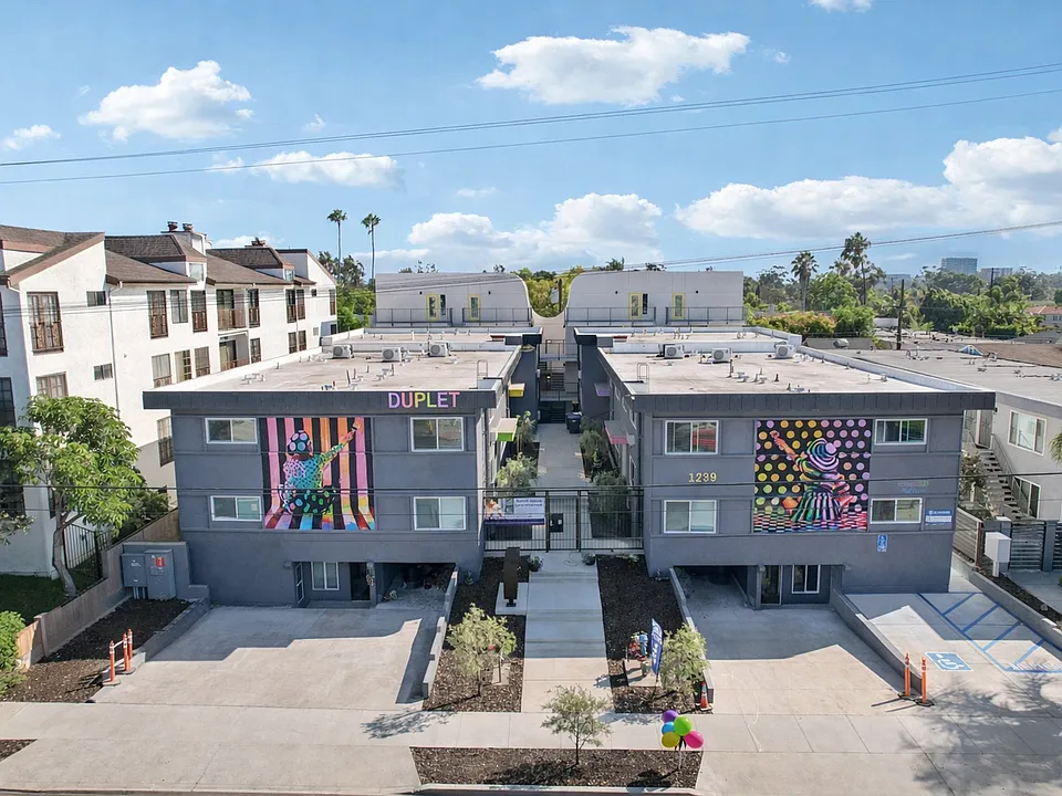 Duplet at Hillcrest | Studios, Lofts, 1 & 3 Bedroom Apartments