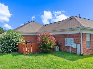 7708 Stovall Pl, Louisville, KY 40228