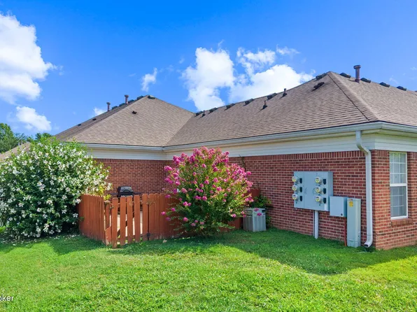 7708 Stovall Pl, Louisville, KY 40228