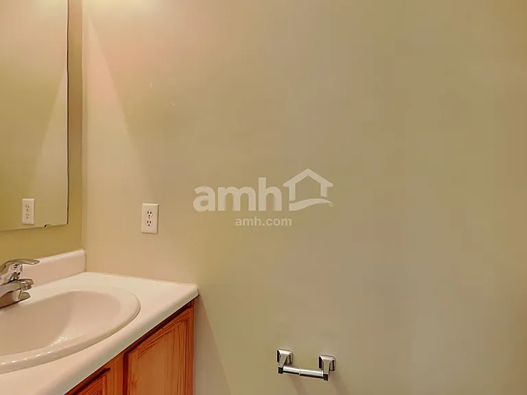 700 Thornton Dr — Photo 8