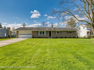 7418 Pine Manor Dr, Grand Ledge, MI