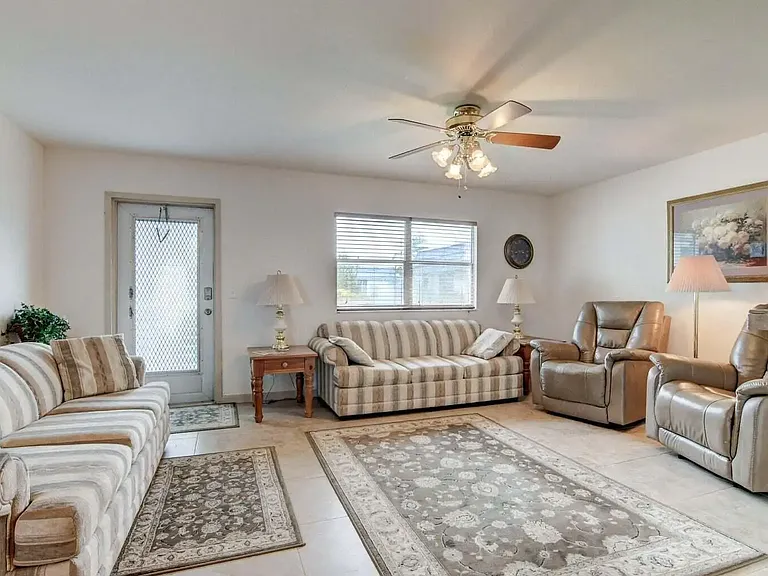43 Waterford Cir #B — Photo 9