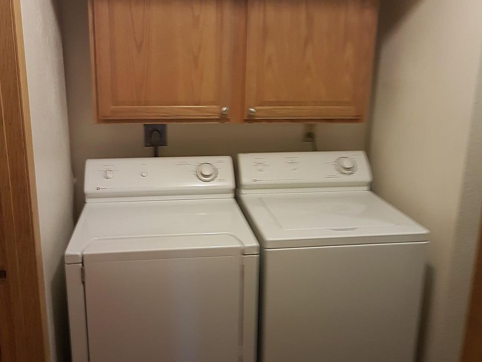 LAUNDRY CLOSET
