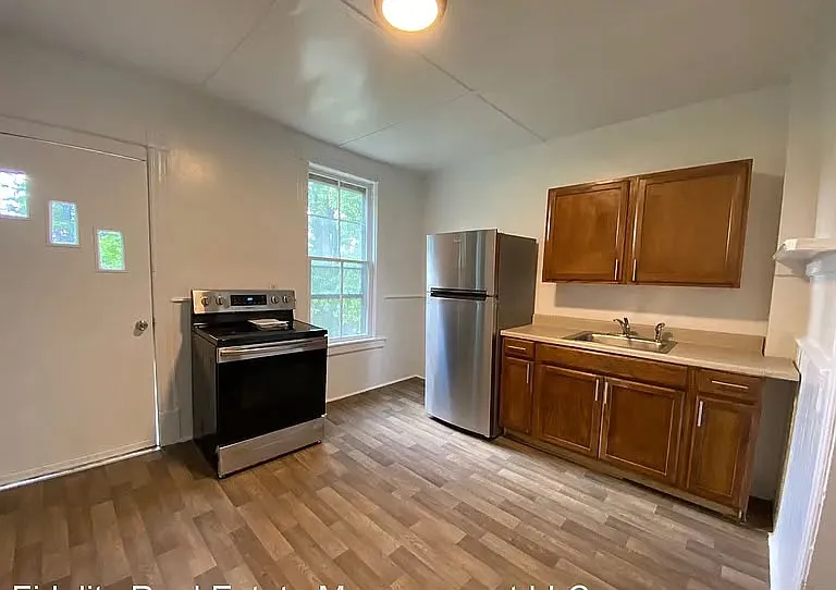 86 Carson Ave #2 — Photo 3
