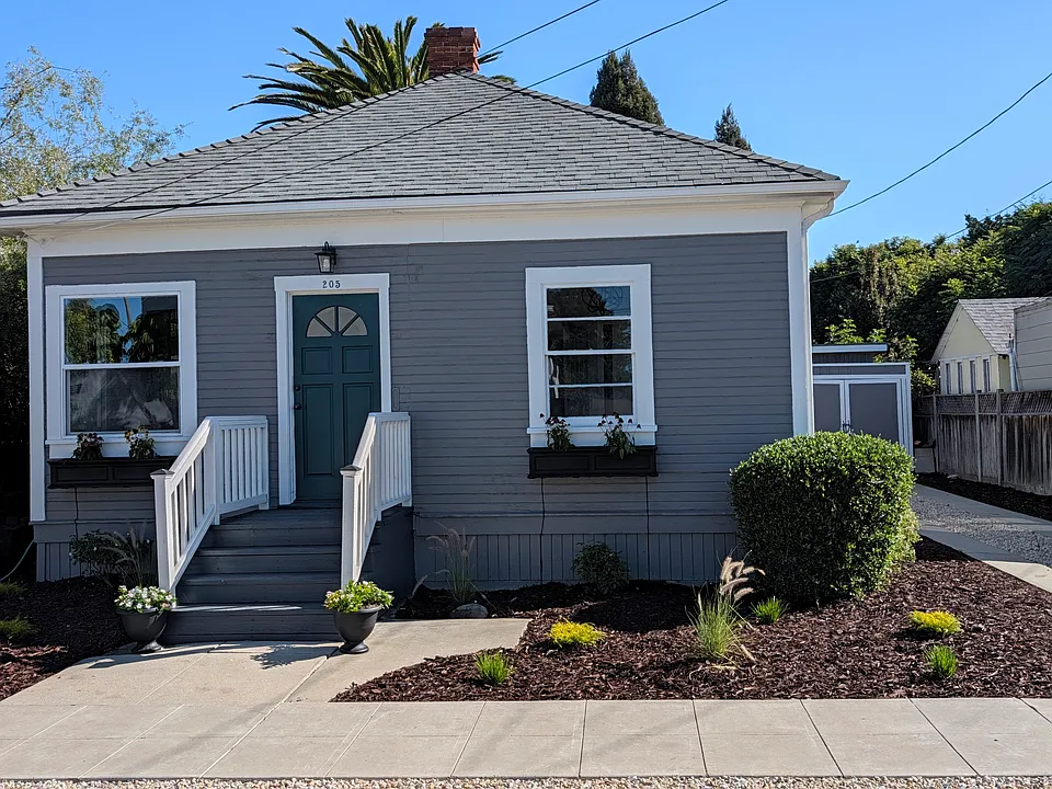 205 Short St