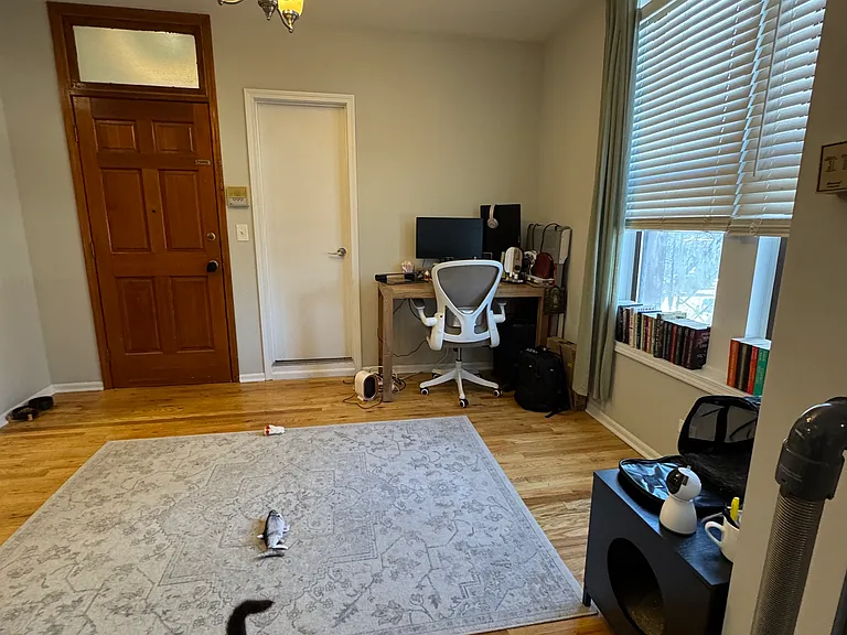 1351 W Roscoe St #2 — Photo 6