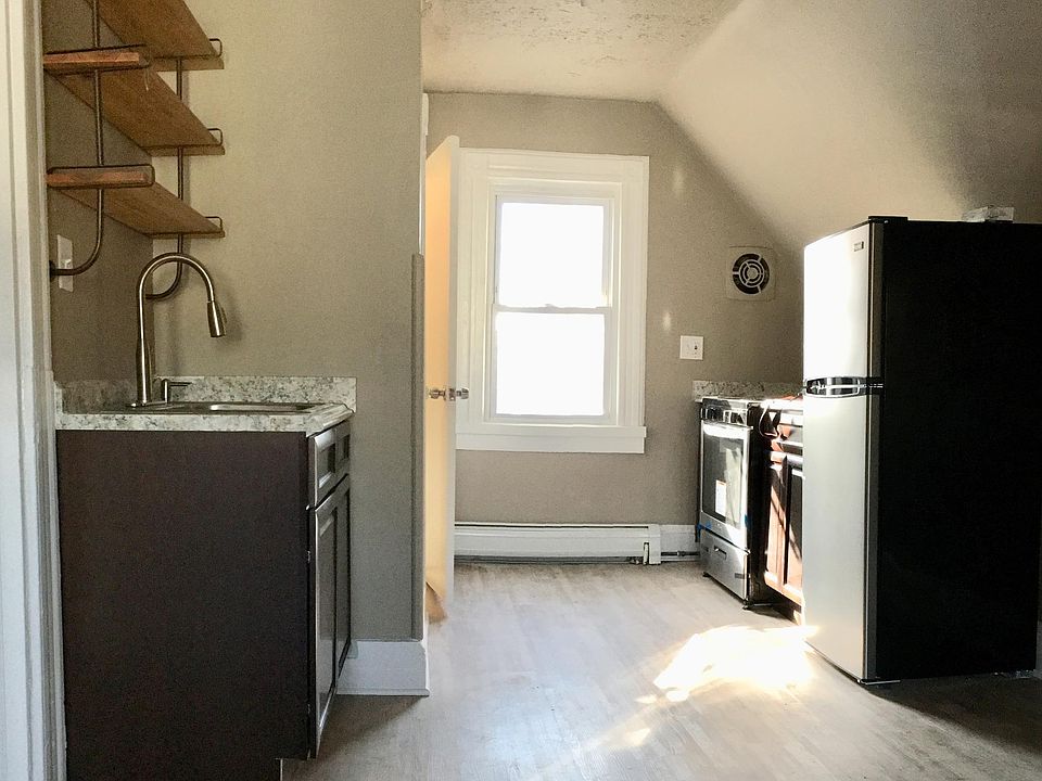 2nd image of 530 Valley Rd APT 3