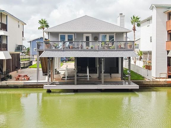 2nd image of 306 Admiral Cir