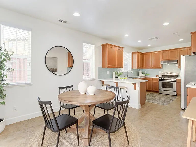 906 Blossom Rock Ln — Photo 5