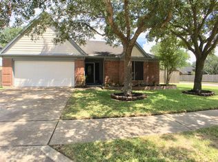 3915 Greenwood Dr, Pearland, TX 77584