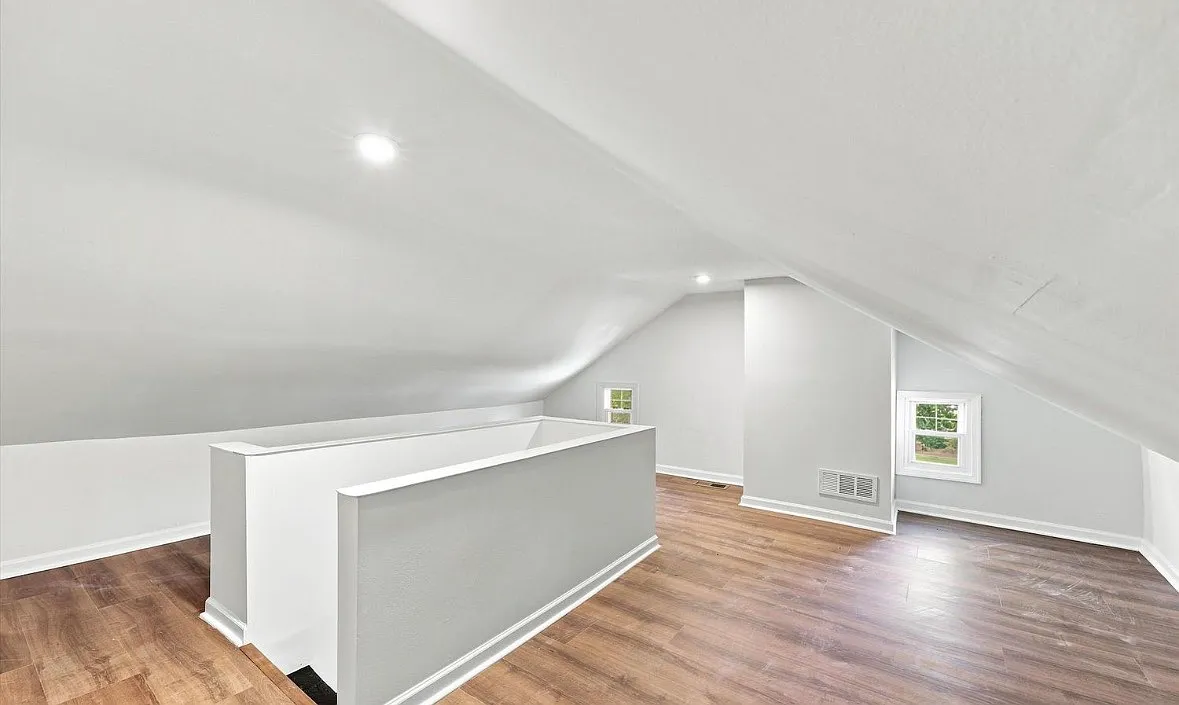 3 bed, 2.5 bath, 1600 sqft, $2,500 — Photo 2