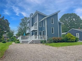 34 Beach Plum Rd, Narragansett, RI 02882