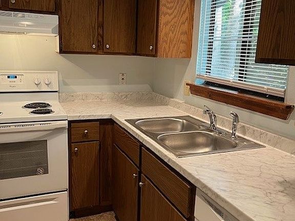 3rd image of 545 Lystra Rd #B