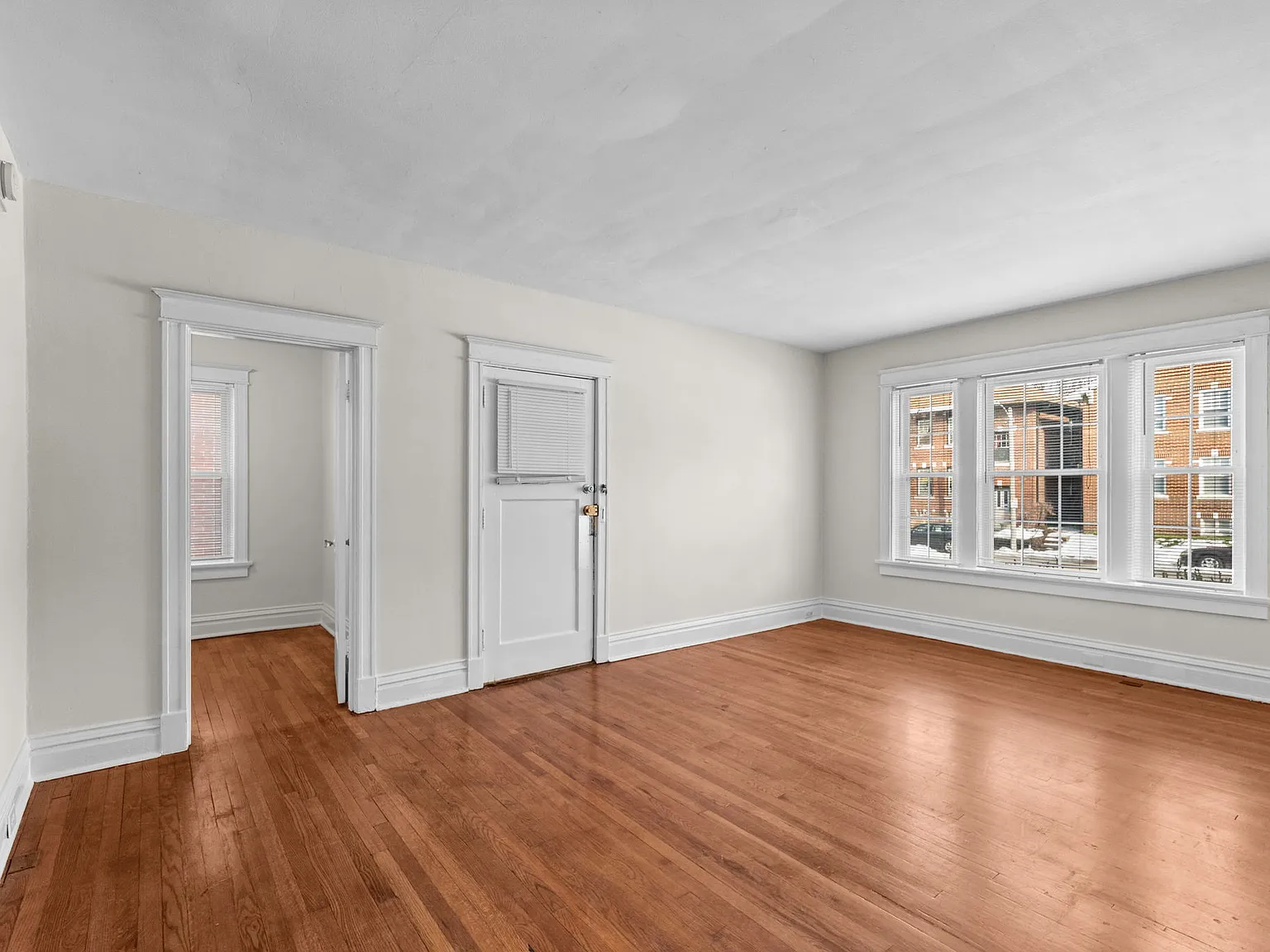 3 bed, 1600 sqft, $1,600 — Photo 3