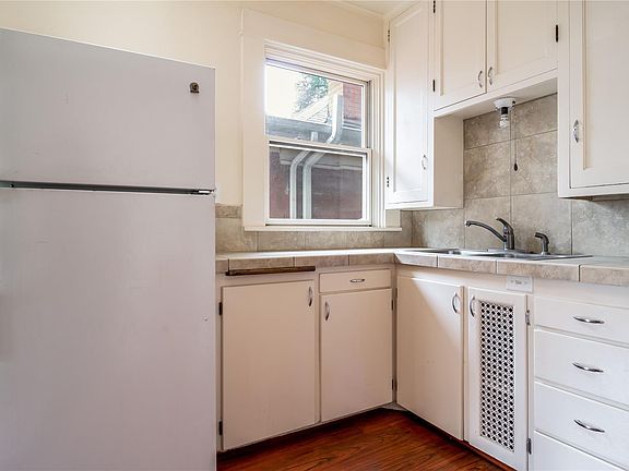 5th image of 1674 N Saint Paul St