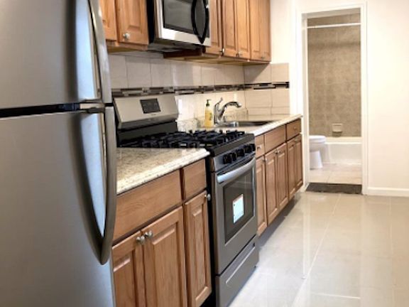 2nd image of 115 Smith St #1