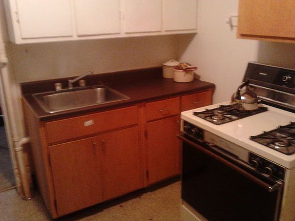 3rd image of 907 Carbon St #1