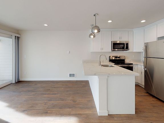 4th image of 909 6th Ave N #20654503