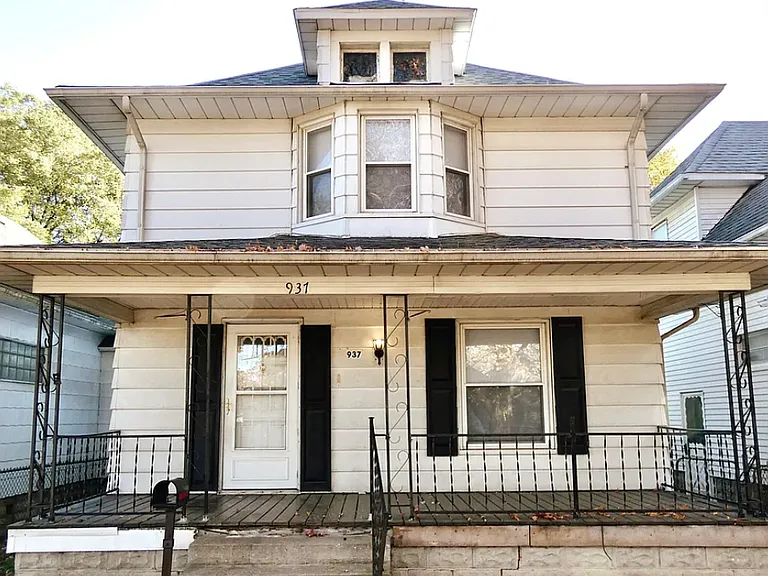 937 Berry St — Photo 1