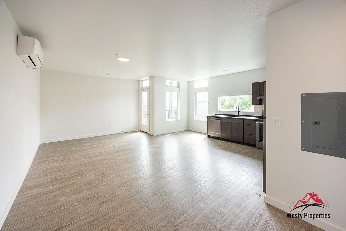 Unit Photo - 4647 SE 40th Ave #203