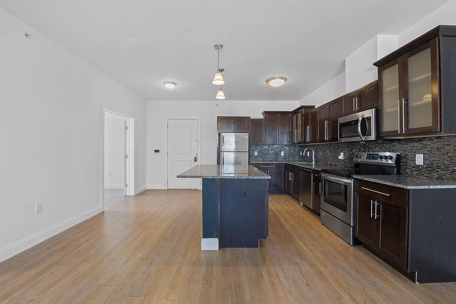 1 bed, 869 sqft, $2,395 — Photo 3