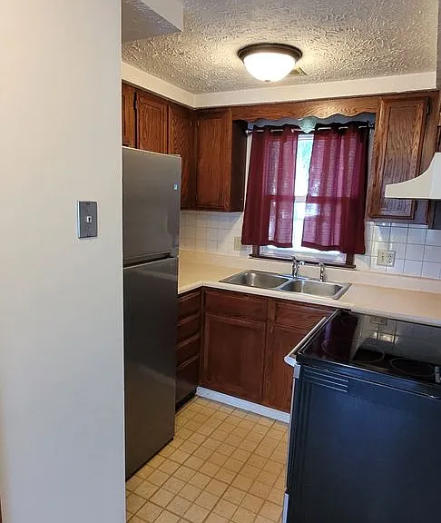 1817 W Chestnut St — Photo 10