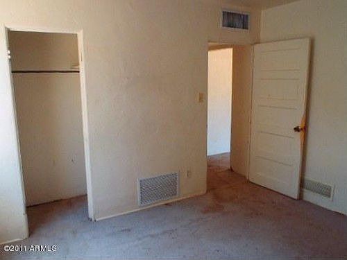 2nd image of 1049 E Indianola Ave