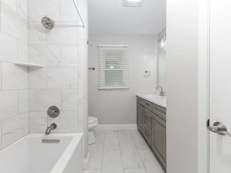 208 Edwards Dr — Photo 11