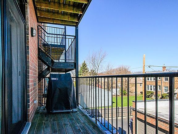 3rd image of 5618 W Lawrence Ave