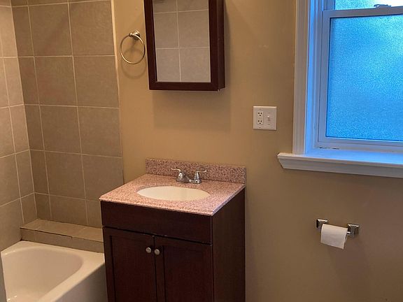 5th image of 3614 W Belle Plaine Ave #1
