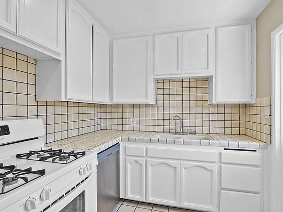 5th image of 232 E Foothill Blvd #5