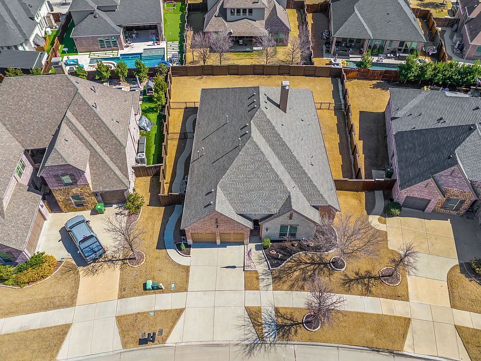 1st image of 871 Greenbriar Ln