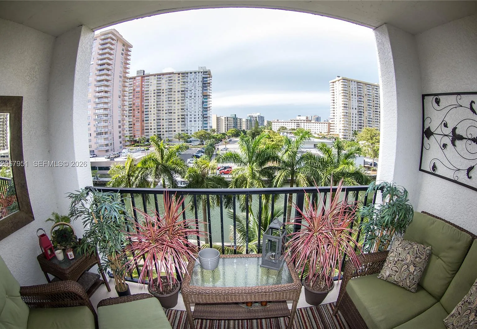 Porto Bellagio Condo — Photo 1