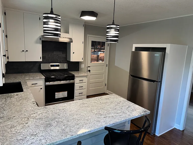 8542 Grandview Ave — Photo 4