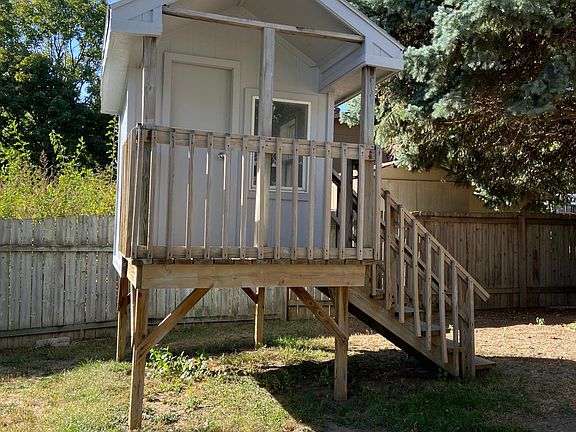 4th image of 14515 Borman St