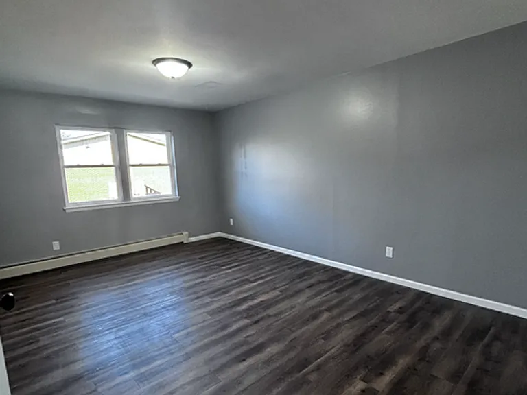 1005 S East St — Photo 15
