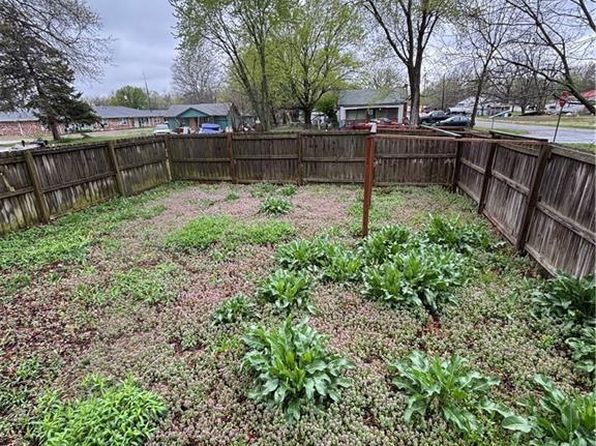 217 E 6th St, Erie, KS 66733
