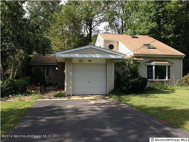 1st image of 32 Pine Dr
