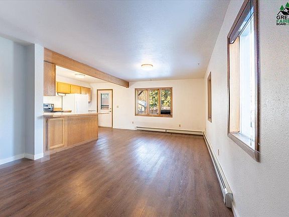 4th image of 171 Palace Cir