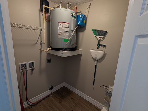 Washer/Dryer Hook-ups