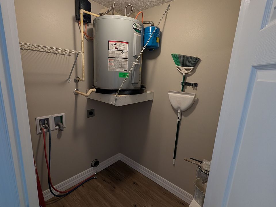 Washer/Dryer Hook-ups