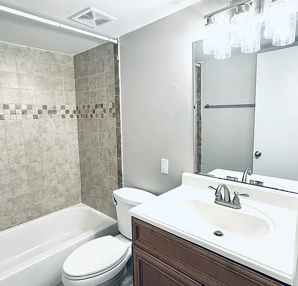 1208 E Schaub Dr — Photo 8