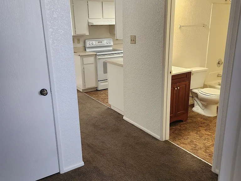 Desert Sun Apartments — Photo 30