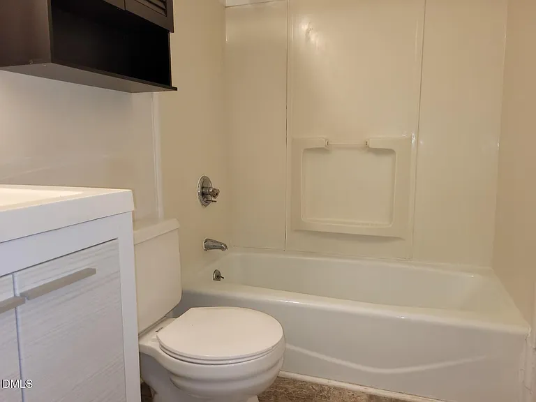304 Holtz Ln — Photo 12